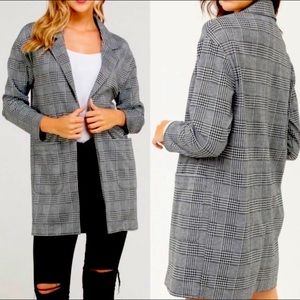 NWOT.   LOVE TREE HOUNDSTOOTH OVERSIZED BLAZER NEVER WORN BEFORE IN SIZE SMALL